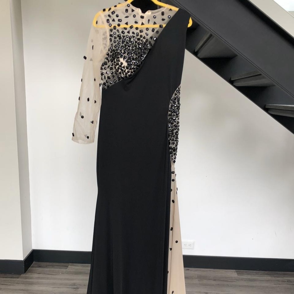 Dress - Picture 2 of 4